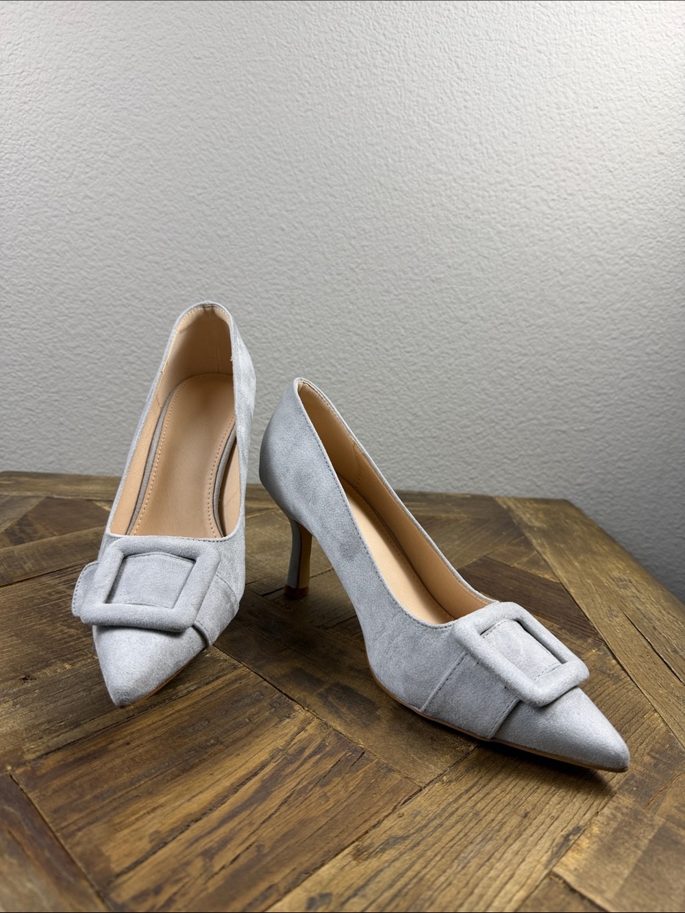 Size 9 Pointed-Toe Buckle Suede Pumps in Light Gray - Women